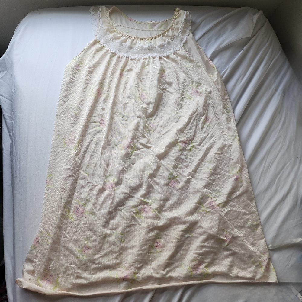 Vintage 70s Silky White Floral Nightgown Slip Dress Ruffle Lace Trim Size S / M